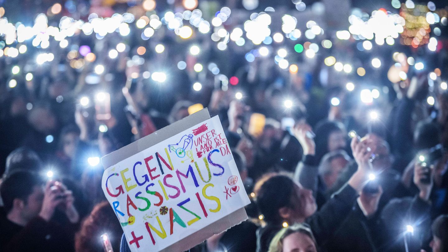 Demo against the right: Tens of thousands take to the streets against the AfD