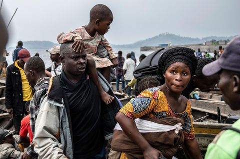 Menschen flüchten, wo sie können, vor den Rebellen im Kongo