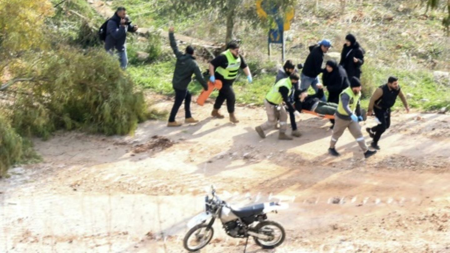 Bergung von Verletzten nach israelischem Beschuss im Libanon