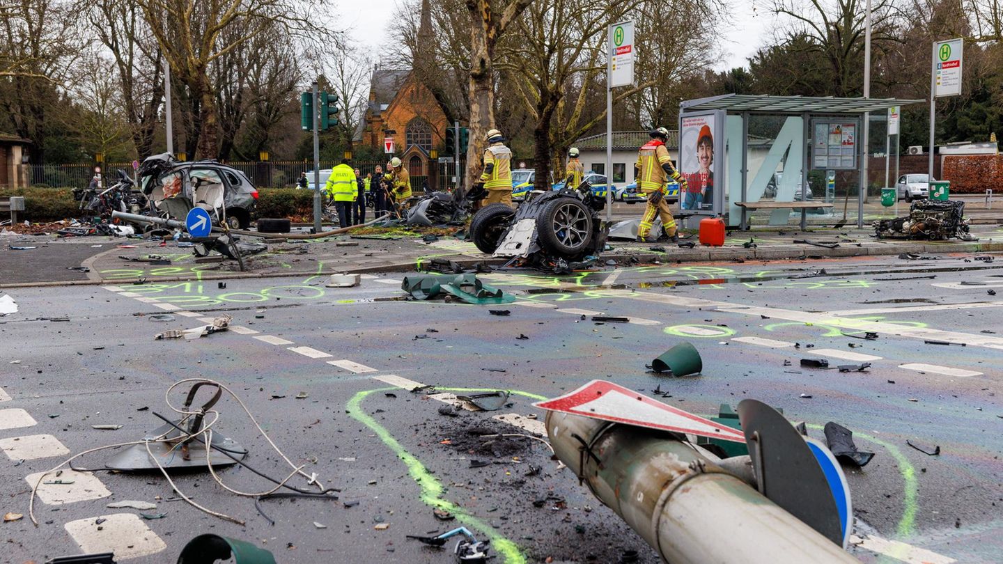 Rund 60 Rettungskräfte waren nach dem Unfall in Düsseldorf zur Stelle