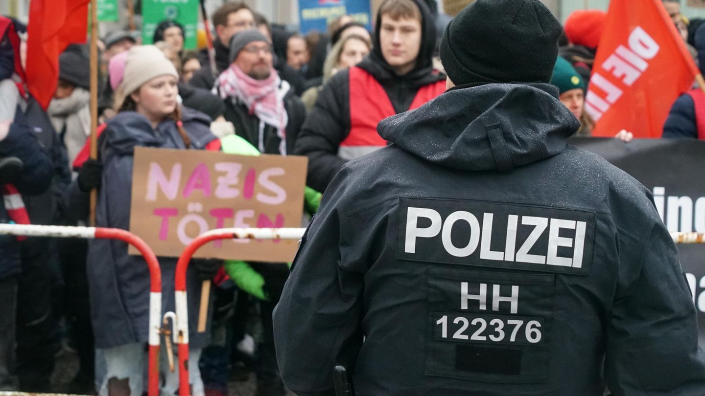 AfD: Violent protests against Tino Chrupalla in Hamburg