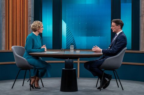 Hendrik Wüst und Caren Miosga
