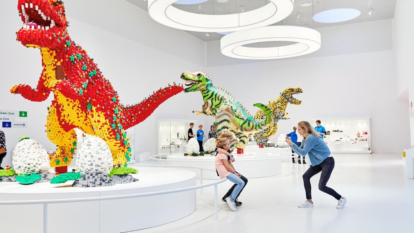 Dinosaurier aus Lego in der Masterpiece Gallery Dinosaurier aus Lego in der Masterpiece Gallery