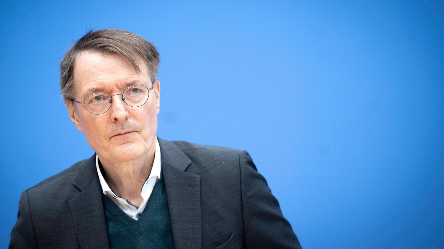 Karl Lauterbach apologizes for Auschwitz-Post to Friedrich Merz