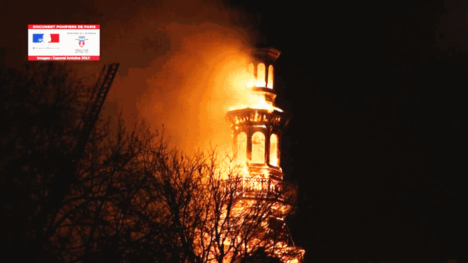 Brand in Paris: Historischer Rathaus-Glockenturm geht in Flammen auf Brand in Paris: Historischer Rathaus-Glockenturm geht in Flammen auf