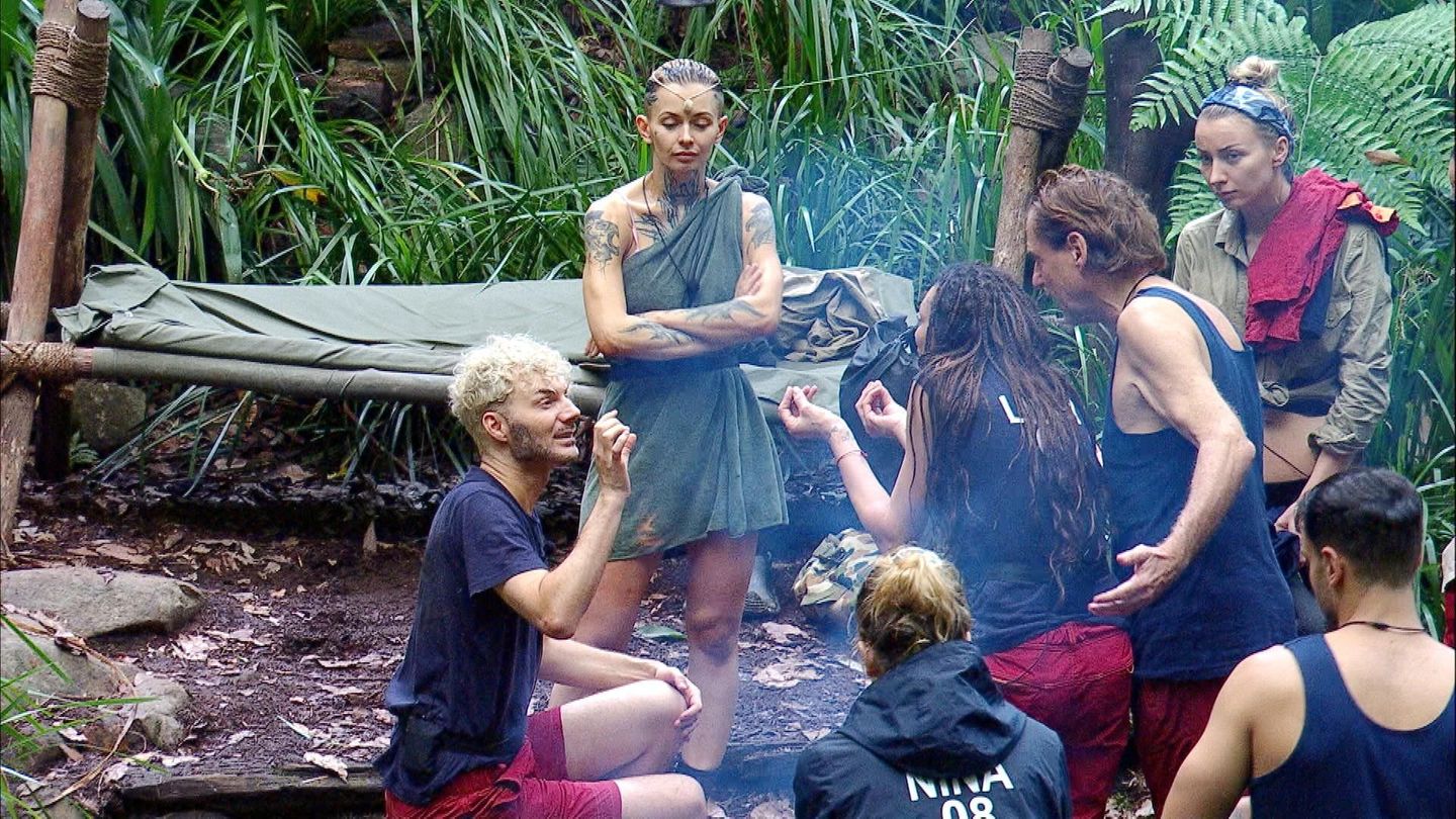 Sam Dylan (l.) und Alessia Herren kommen mit leeren Händen zurück ins Dschungelcamp