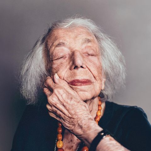 Margot Friedländer im Portrait mit geschlossenen Augen