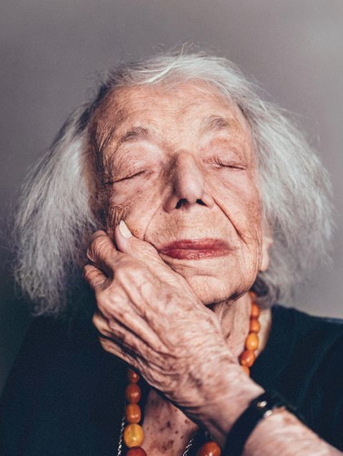 Margot Friedländer im Portrait mit geschlossenen Augen