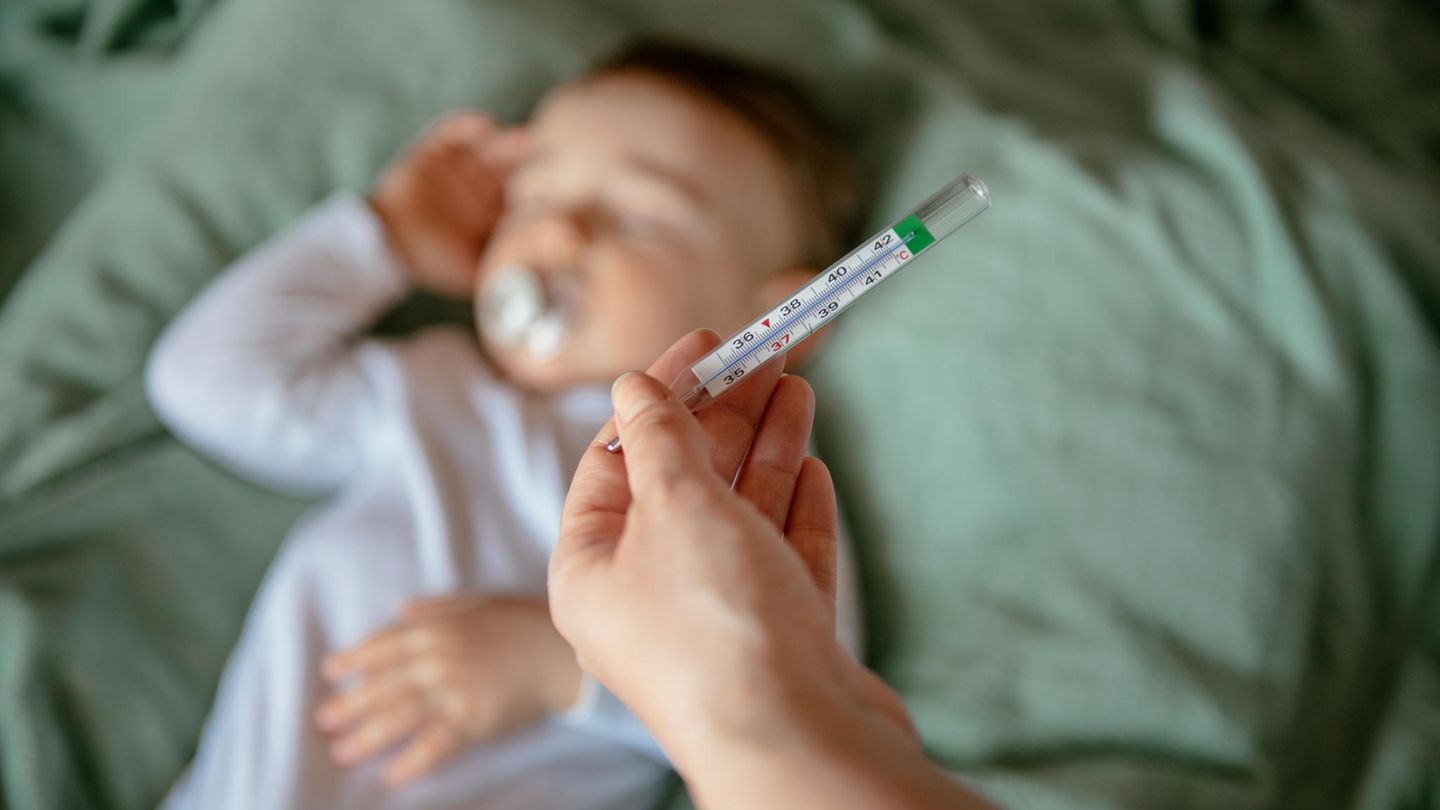 Krankes Kind mit Fieber  – Australien: Mutter soll Kind vergiftet und damit Spenden gesammelt haben