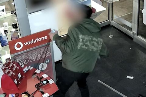 Das hat sich definitiv nicht gelohnt! Dieser Einbrecher wird sich für einen Diebstahl verantworten müssen, der ihm finanziell absolut gar nichts gebracht haben dürfte.
