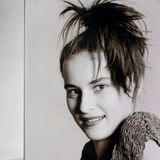 Melania Knavs als 16-jähriges Model, die Haare zur Palme gebunden