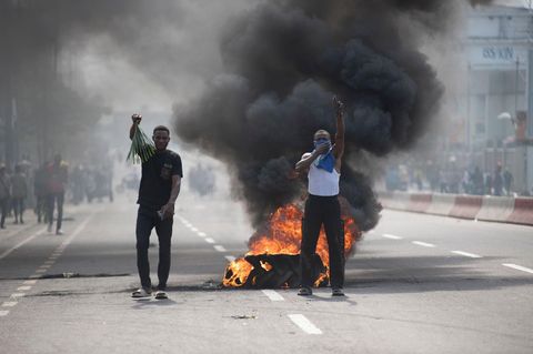 Menschen im Kongo protestieren gegen das Vordringen der von Ruanda unterstützten M23-Rebellen im Osten