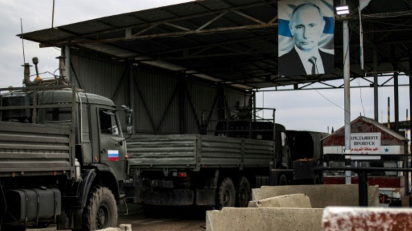 Putin-Porträt in russischer Militärbasis Hmeimim in Syrien