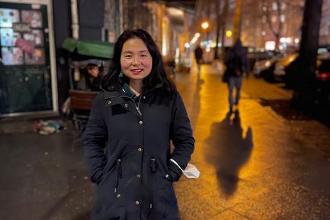 Moni Zhang in Berlin. Vor zehn Jahren kam sie aus China nach Europa, fand dann hier zur Comedy