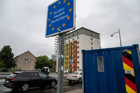 Autos stauen sich an der deutsch-polnishen Grenze