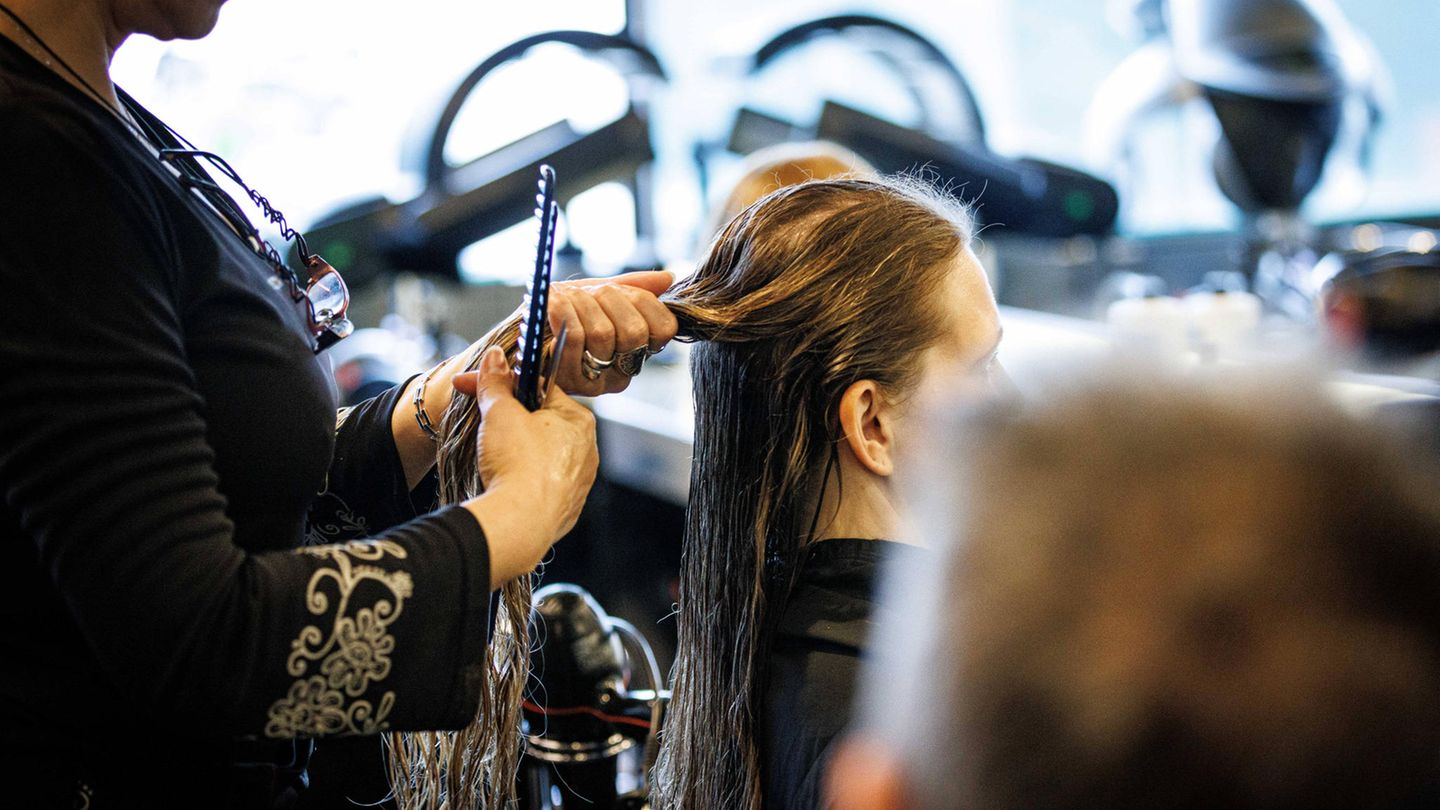 In the home office for the hairdresser: violent discussion after LinkedIn-Post