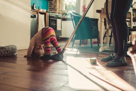 Wer macht was und wie viel? Hausarbeit ist bei vielen Paaren ein Stressthema