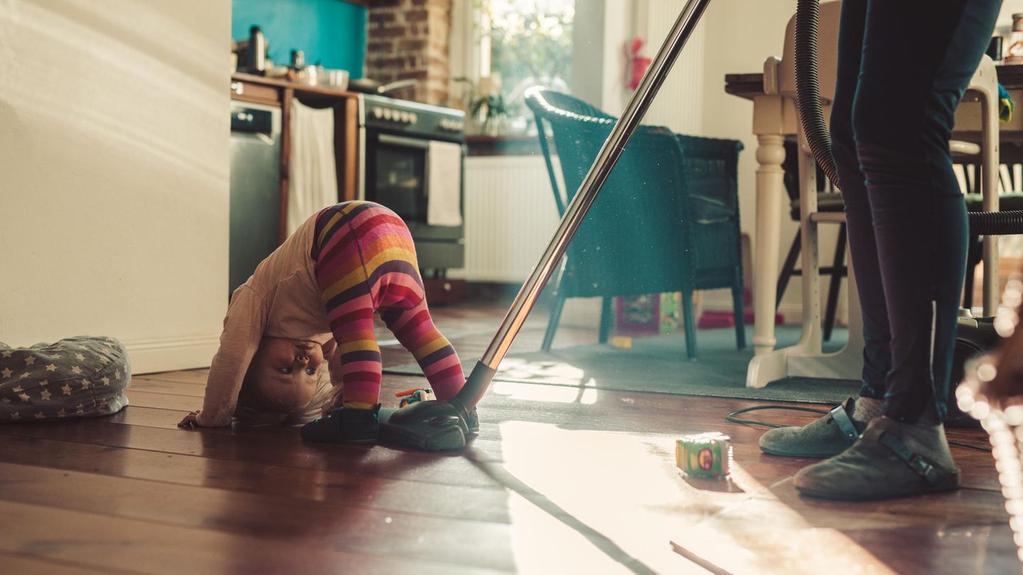 Studie zu Arbeitsaufteilung: Wie Männer ihren Beitrag zur Hausarbeit überschätzen