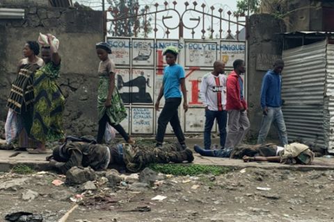 Leichen kongolesischer Soldaten liegen in Goma auf der Straße