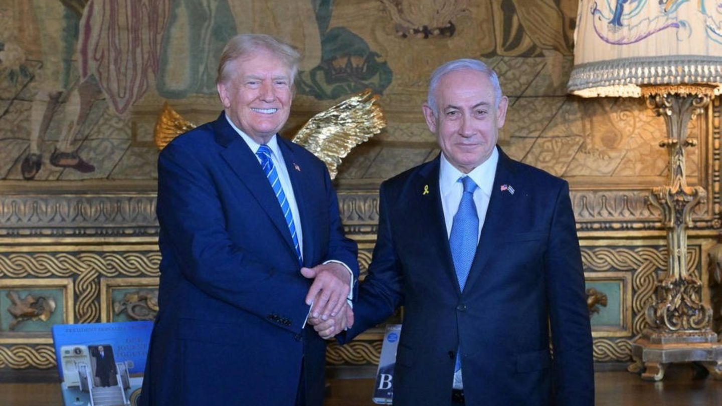 Donald Trump invites Benjamin Netanyahu into the White House