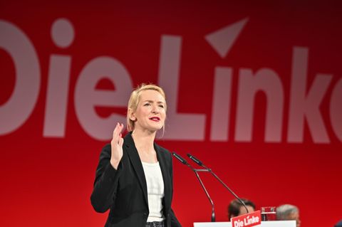 Die Linken-Chefin Ines Schwerdtner bei einer Rede
