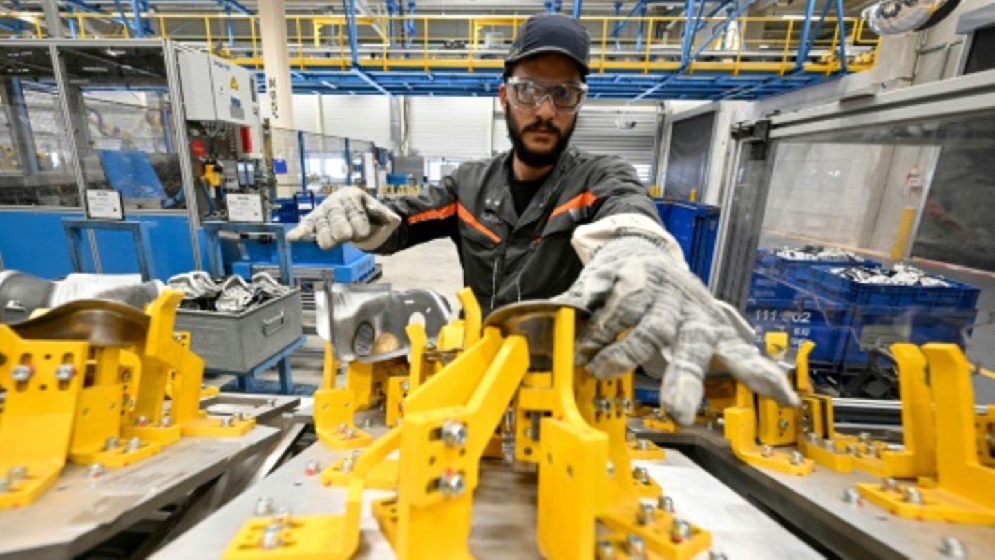 Mitarbeiter bei Ford in Köln im Juni 2024
