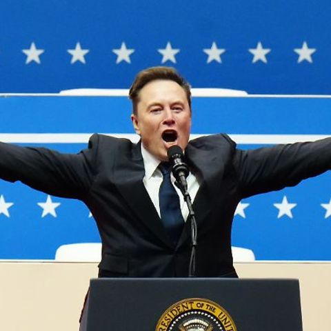 Mit seiner öffentlichen Radikalisierung verprellt Elon Musk nur einen kleinen Teil der Tesla-Kunden, sagt Marken-Experte Oliver Errichiello. Dafür fühlen sich andere Käufer plötzlich angesprochen. Den meisten sei das aber sowieso egal