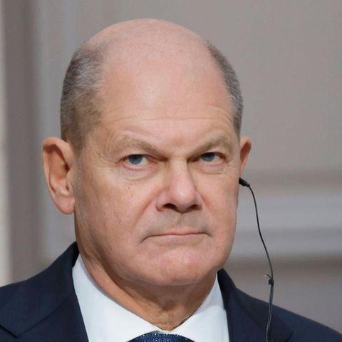 Olaf Scholz schaut grimmig in die Kamera. Wegen Cum Ex?