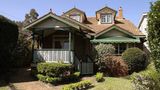 Das Haus mit weißer Veranda und grünen Balken, in dem Nicole Kidman ihre Kindheit verbracht hat