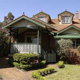 Das Haus mit weißer Veranda und grünen Balken, in dem Nicole Kidman ihre Kindheit verbracht hat