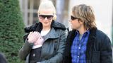 Nicole Kidman und Keith Urban gehen mit Baby Sunday Rose in der Babytrage spazieren