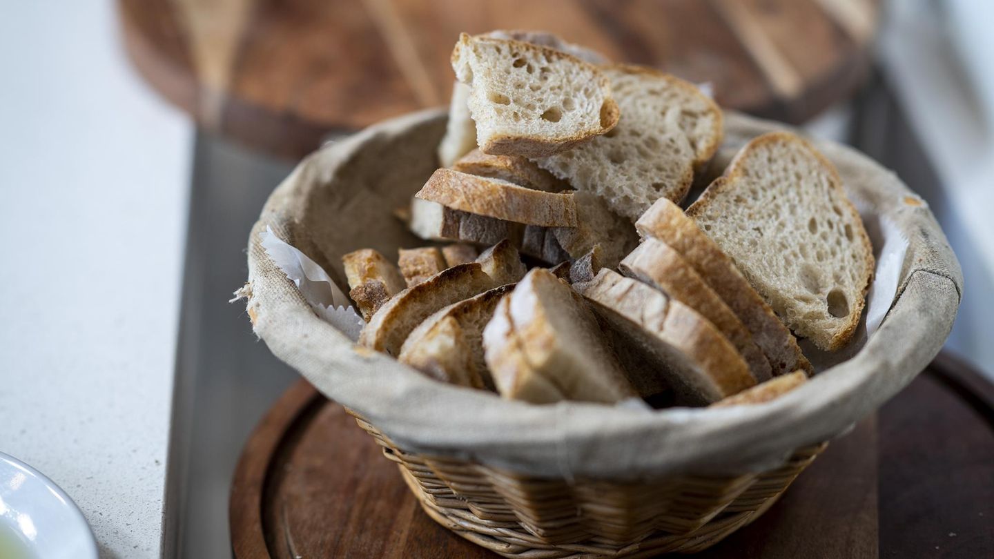 Frisch und knusprig: Brot aufbewahren: So halten Sie es länger frisch