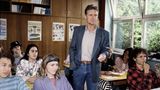 Robert Atzorn im Klassenzimmer als "Unser Lehrer Dr. Specht"