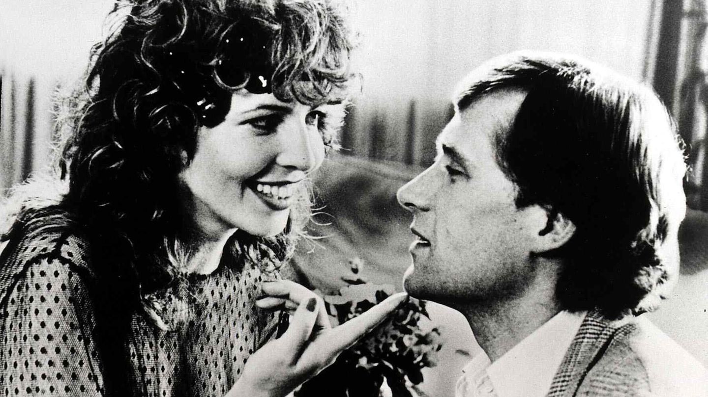 Robert Atzorn beim Flirten mit Michaela May in der Komödie "Wie hätten Sie's denn gern" aus dem Jahr 1982