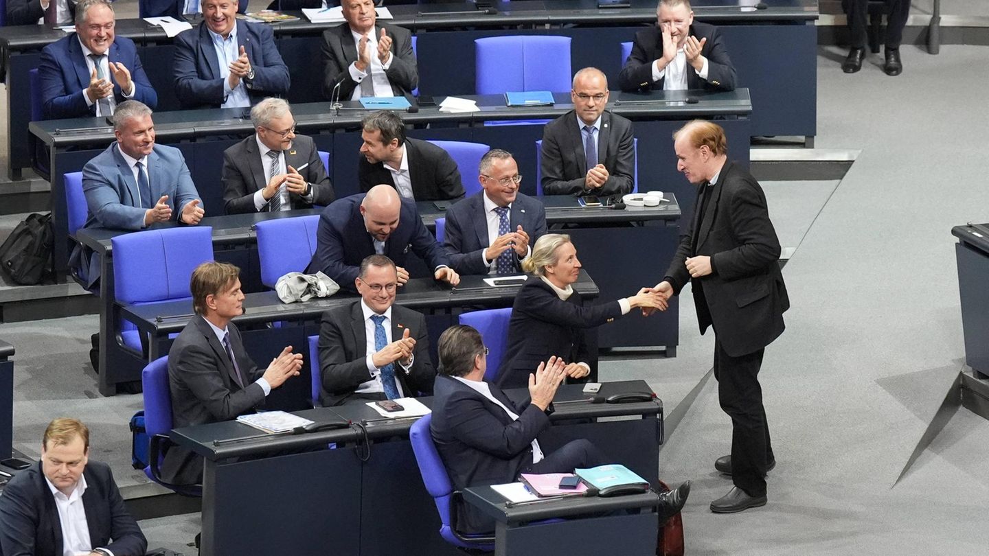 Die Fraktion der AfD im Bundestag freut sich, nachdem das Abstimmungsergebnis bekanntgegeben wurde