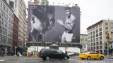 Werbetafel in New York, die Justin Bieber in Unterhosen als Model zeigt
