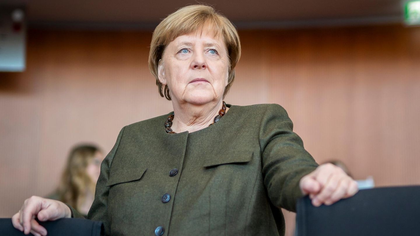 Angela Merkel goes to Friedrich Merz on a confrontation course