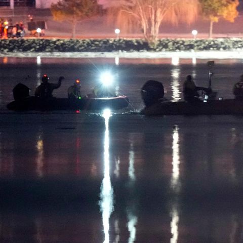 Flugzeugabsturz in Washington: Rettungskräfte am Unglücksort