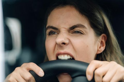Frau Auto Frust Elektroauto