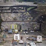 Eine McDonnell Douglas DC-9-82 der Northwest Airlines stürzte am 16. August 1987 kurz nach dem Start vom Flughafen Detroit ab: Erst begann die Maschine nach links und rechts zu rollen. Es kam zum Strömungsabriss. Die linke Tragfläche prallte gegen Laternenmasten auf einem Parkplatz, dann gegen das Gebäude einer Autovermietung und schließlich stürzte die Maschine auf den Boden. Das Flugzeug rutschte über die Straße und prallte gegen einen Bahndamm. Bei dem Absturz kamen 148 Passagiere und sechs Besatzungsmitglieder ums Leben. Ein Passagier, ein vierjähriges Kind, überlebte schwer verletzt. Die wahrscheinliche Unfallursache: Die Crew hatte es versäumt, anhand der Checkliste sicherzustellen, dass die Klappen und Vorflügel für den Start ausgefahren waren. Hinzu kam, dass das Startwarnsystem des Flugzeugs nicht mit Strom versorgt wurde und daher die Piloten nicht warnte, dass das Flugzeug nicht korrekt für den Start konfiguriert war