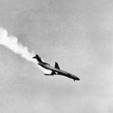 Am 25. September 1978 kollidierte eine Boeing 727 der PSA im Landeanflug auf San Diego mit einem Kleinflugzeug. Die Maschine stürzte in ein Wohngebiet. Die Cessna zerbrach sofort und explodierte. Alle 135 Menschen an Bord der 727, die beiden Insassen der Cessna und sieben Menschen am Boden wurden getötet. Als "wahrscheinliche Ursache" identifizierten die Ermittler einen Verstoß der PSA-Piloten gegen die Regeln der Flugsicherung. Offenbar hatten sie den Sichtkontakt zur Cessna verloren und dies den Fluglotsen nicht gemeldet. Außerdem hatten die Piloten den zugewiesenen Kurs nicht eingehalten
