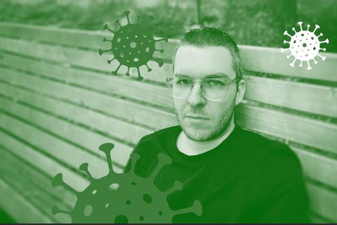 Long Covid: Christoph Zamaitat sitzt auf einer Bank