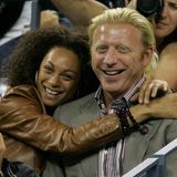 Boris und Lilly Becker umarmen sich bei einem Tennisturnier