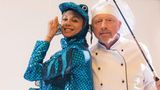 Boris und Lilly Becker posieren, er trägt eine Koch-Uniform, sie ein Echsenkostüm.