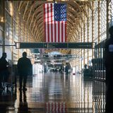 Leere Hallen im Ronald Reagan National Airport in Washington: Nach dem Unglück wurde der Flugverkehr am Hauptstadtflughafen eingestellt
