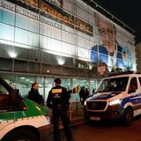 Demo gegen die CDU: Polizisten vor der cdu-Parteizentrale