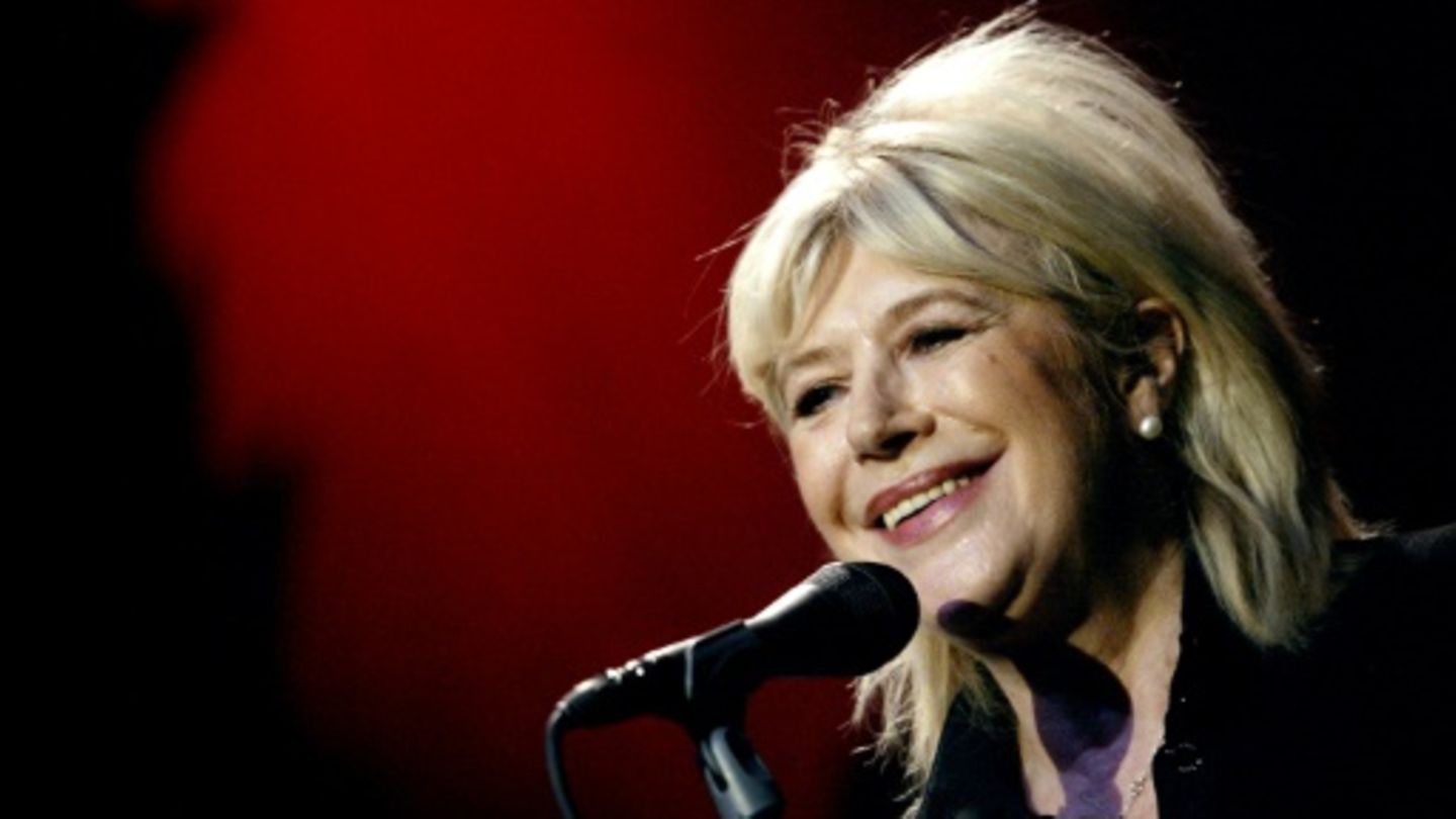Marianne Faithfull bei einem Konzert in Frankreich