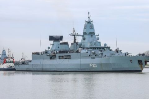 Fregatte Hessen vor ihrer Entsendung zur Mission Eunavfor Aspides