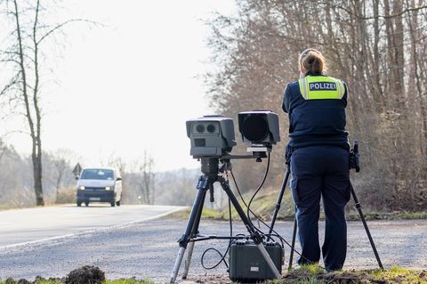 Geschwindigkeitskontrolle der Polizei beim Blitzermarathon (Archivbild)
