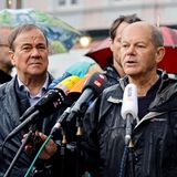 Armin Laschet und Olaf Scholz besuchen die Flutregion in NRW